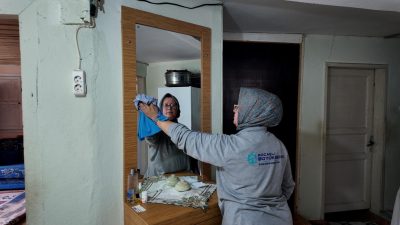 Kocaeli Büyükşehir Belediyesi, “Evde Bakım Hizmetleri” kapsamında yaşlı, engelli ve
