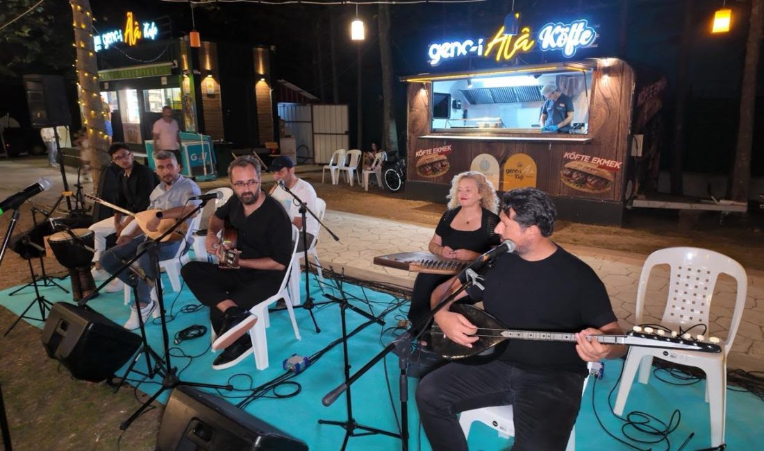 Başiskele Belediyesi Müzik Okulları öğrencileri, hafta sonları sahilde gerçekleştirecekleri dinletilerle