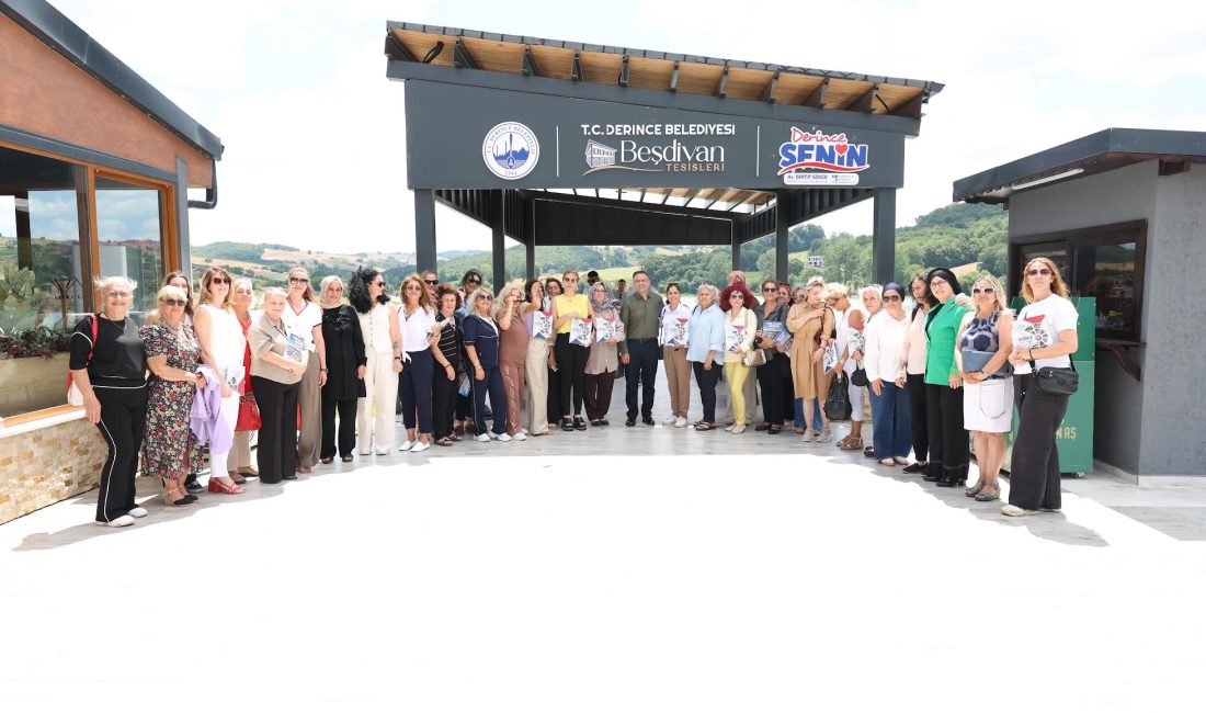 Derince Belediye Başkanı Av. Sertif Gökçe, Kocaeli'de görev yapan kadın