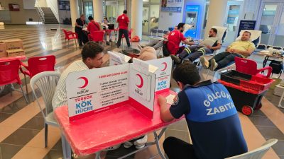 Gölcük Belediyesi ile Türk Kızılayı iş birliğinde düzenlenen kan bağışı