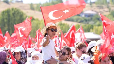 Bitlis’in Ahlat ilçesinde Malazgirt Zaferi’nin 955. yıl dönümü kapsamında düzenlenen