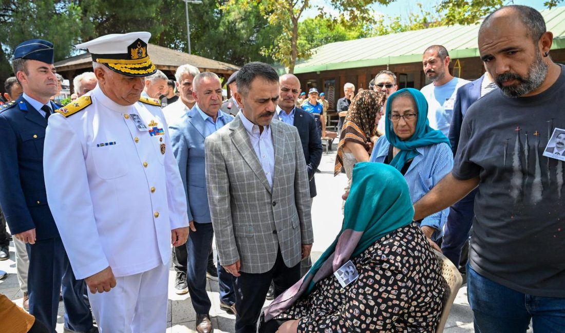 Kocaeli Valisi İlhami Aktaş, hayatını kaybeden Kıbrıs Gazisi Hasan Ahtan