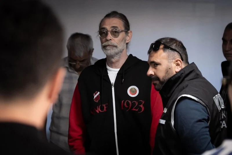 Ankara'da Etimesgut Belediyesi'ne yönelik yürütülen soruşturma kapsamında aralarında Belediye Başkanı