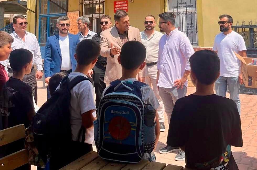 MHP Darıca İlçe Başkanı Yavuz Furunci ve ilçe yönetimi, Darıca'daki