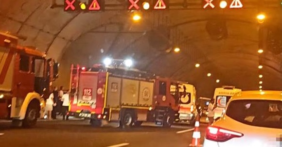 Kuzey Marmara Otoyolu'nda kontrolden çıkarak tünel duvarına çarpan hafif ticari