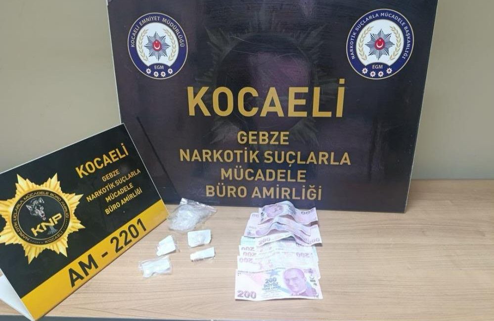 Kocaeli’de polis ekiplerince düzenlenen uyuşturucu operasyonlarında gözaltına alınan 11 şüpheliden