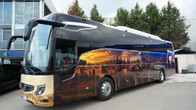 Kocaeli’de turizm firması sahibi Vedat Tuncay, tur otobüsünü Osmanlı tarihini