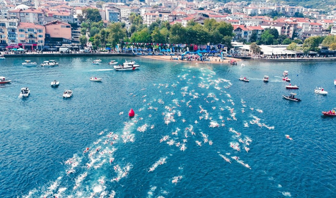 Kocaeli Büyükşehir Belediyesi ev sahipliğinde düzenlenen Ulusal Açık Su Yüzme