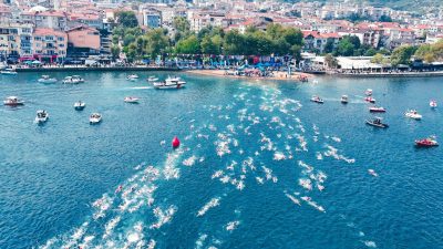 Kocaeli Büyükşehir Belediyesi ev sahipliğinde düzenlenen Ulusal Açık Su Yüzme