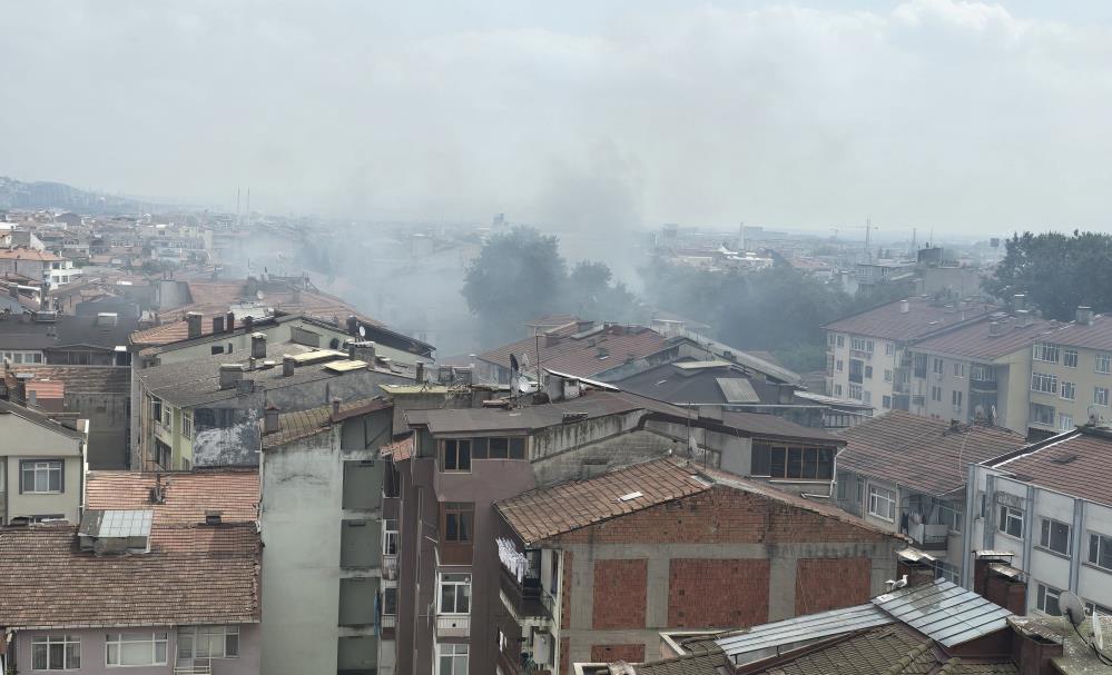 Kocaeli'nin İzmit ilçesinde iş yerinde tadilat çalışması sırasında atık malzemelerin