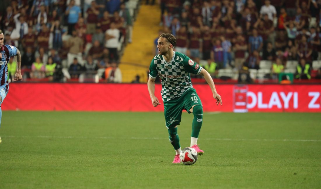 Yeni sezon öncesinde transfer çalışmalarını sürdüren Berkan Kutlu, Kocaelispor ile
