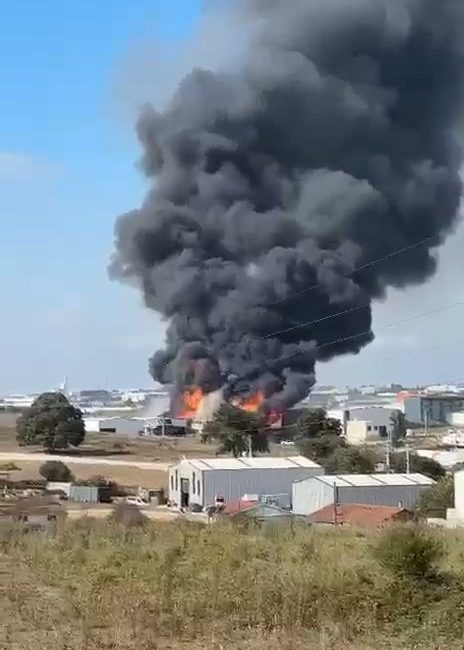 Kocaeli’nin Gebze ilçesinde bulunan bir tesiste henüz belirlenemeyen nedenle yangın