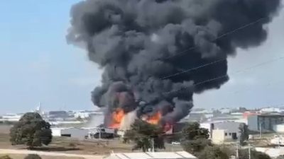 Kocaeli’nin Gebze ilçesinde bulunan bir tesiste henüz belirlenemeyen nedenle yangın