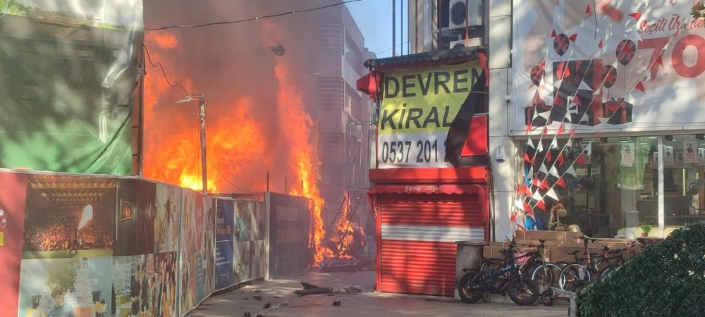 Kocaeli'de konteynerde çıkan yangın, rüzgarın etkisiyle çevredeki iki işletmeye sıçradı.