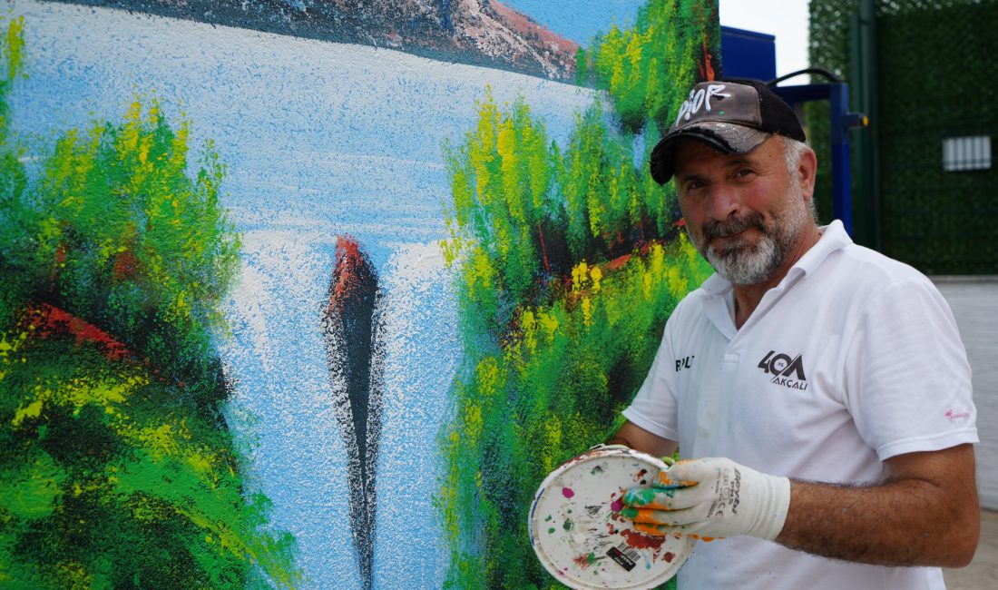Kocaeli’de 59 yaşındaki ressam İsmail Bayram, çocukluk yıllarından bu yana