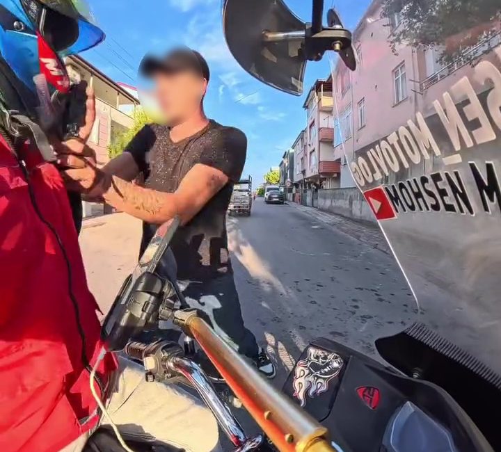 Kocaeli’nin Körfez ilçesinde trafikte yaşanan tartışma kısa sürede kavgaya dönüştü.