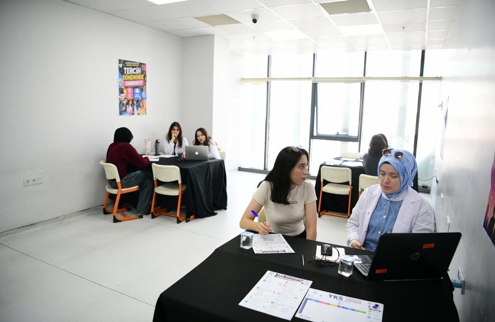 Çayırova'da belediye bünyesinde hizmet veren gençlik merkezinde Yükseköğretim Kurumları Sınavı'na