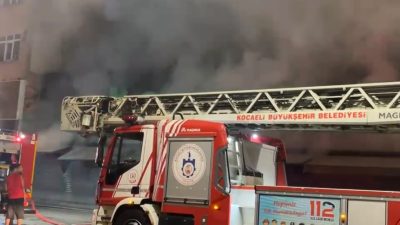 Kocaeli’nin Gebze ilçesinde bir marketin manav bölümünde çıkan yangın, itfaiye