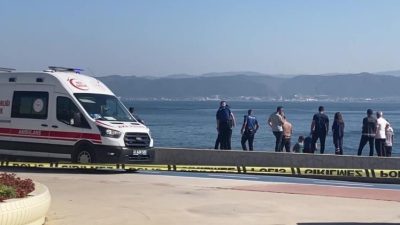 Kocaeli'nin Darıca ilçesinde sahilde cansız bedenleri bulunan 3 kardeşin cenazeleri,
