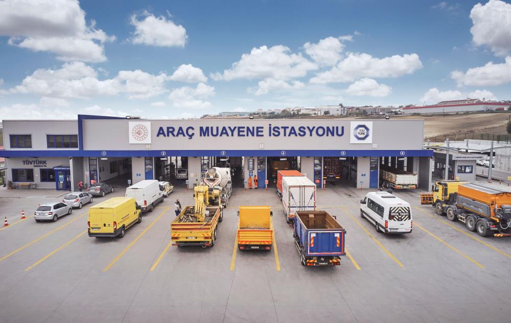 TÜVTÜRK, araç sahiplerini periyodik muayene tarihlerini geciktirmemeleri konusunda uyarırken, muayene