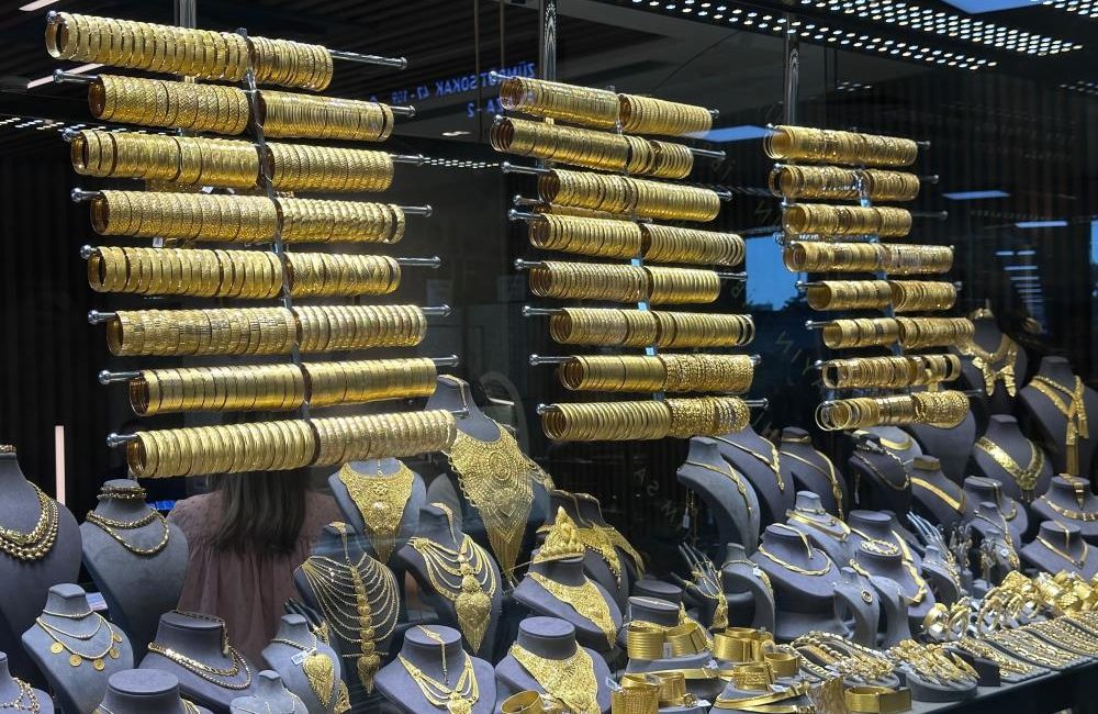 Gram altın 4 ay sonra yeniden 7 bin lirayı aşarken,