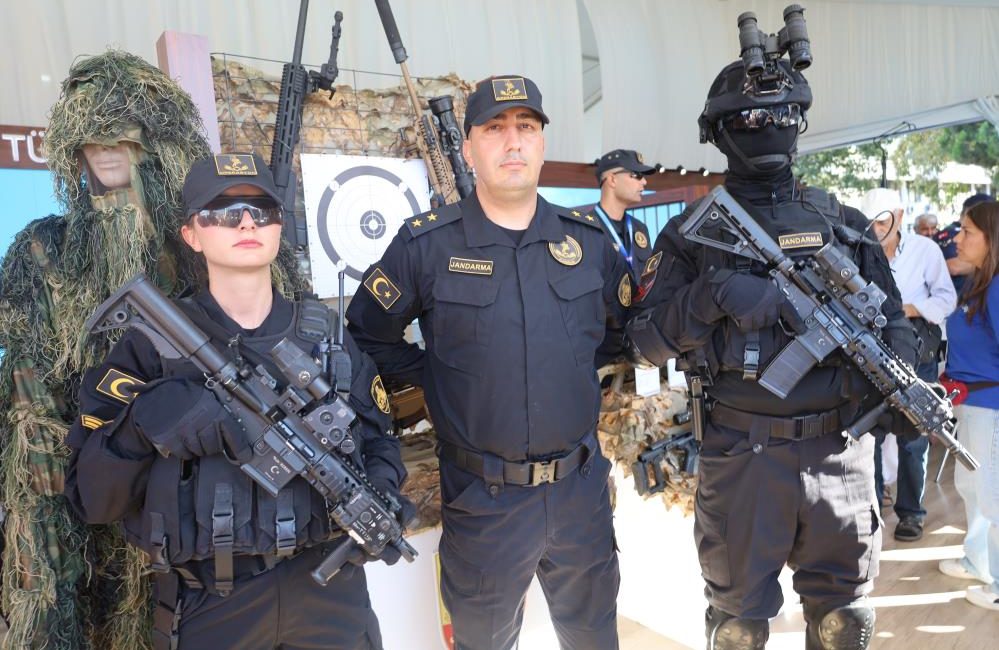 TEKNOFEST Mavi Vatan’da "Siyah Giyen Adamlar" olarak anılan JÖAK timleri,
