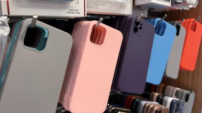 Kırklareli'de 5 yıldır cep telefonu kılıfı sektöründe faaliyet gösteren Esat