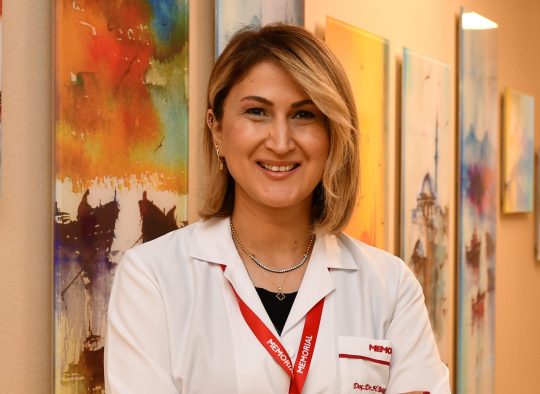 Kadınlarda kalp krizi belirtilerinin erkeklerden farklı seyredebildiğine dikkat çeken Kardiyoloji