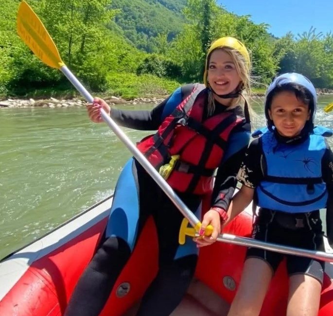Muğla’nın Dalaman ilçesinde ailesiyle katıldığı rafting turunda suya düşerek hayatını
