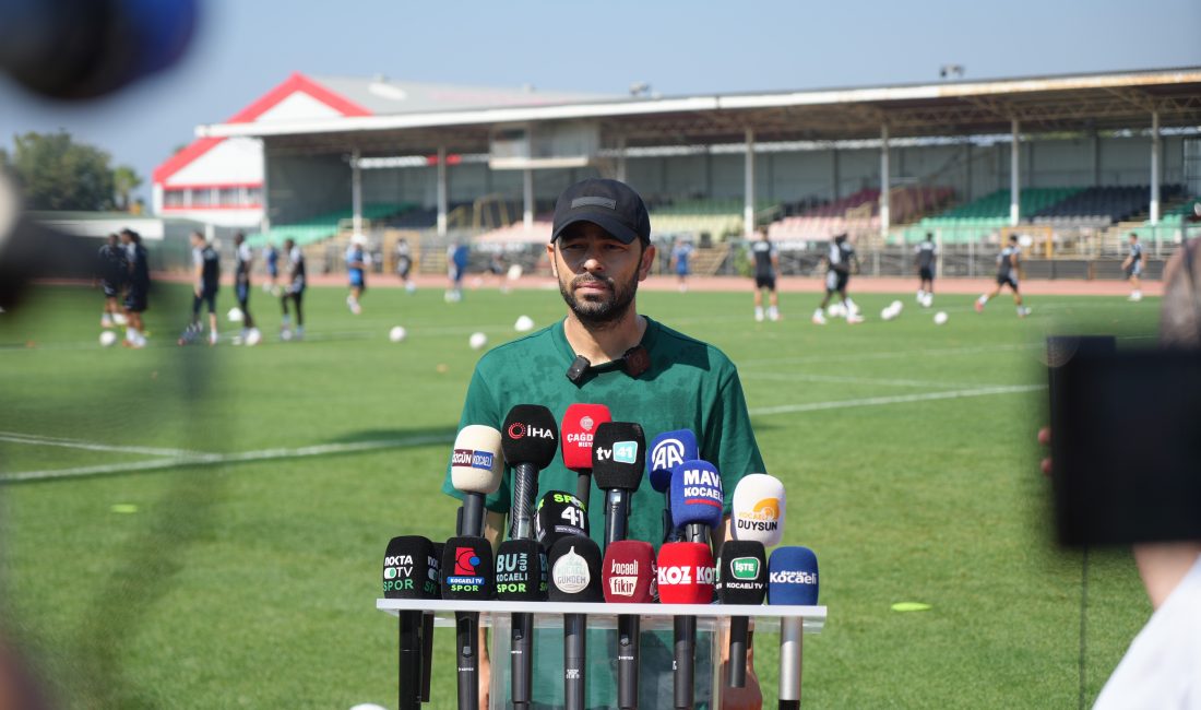 Kocaelispor Teknik Direktörü Selçuk İnan, Konyaspor maçı öncesinde basın mensuplarıyla