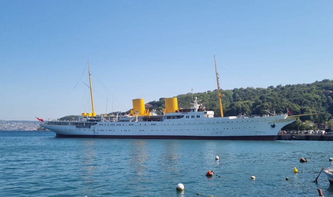 Gazi Mustafa Kemal Atatürk’ün mirası TCG Savarona, İstanbul Boğazı’ndan geçerek