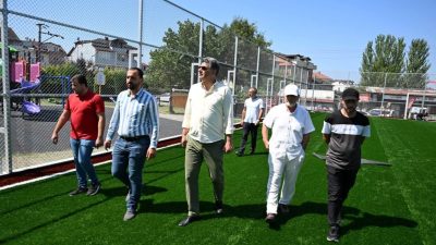 Kartepe Belediyesi, ilçedeki spor altyapısını güçlendirmek amacıyla çalışmalarını sürdürüyor. Emekevler