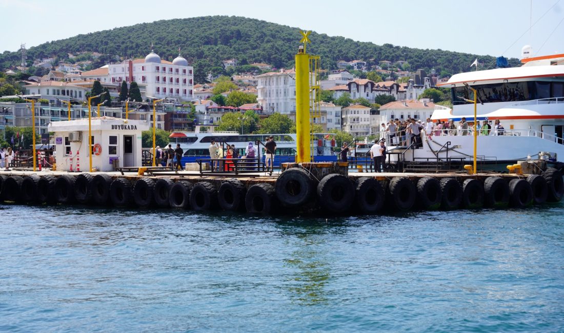 Kocaeli Büyükşehir Belediyesi’nin yaz sezonu boyunca düzenlediği “Büyükada’ya Yolculuk” seferleri