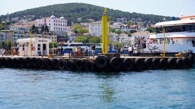 Kocaeli Büyükşehir Belediyesi’nin yaz sezonu boyunca düzenlediği “Büyükada’ya Yolculuk” seferleri