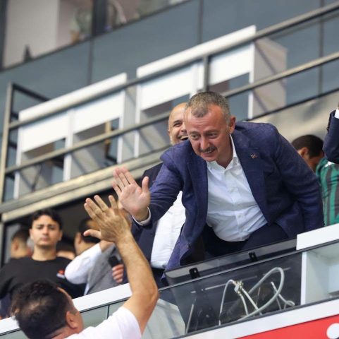 Kocaeli Büyükşehir Belediye Başkanı Tahir Büyükakın, Süper Lig’in 2. haftasında