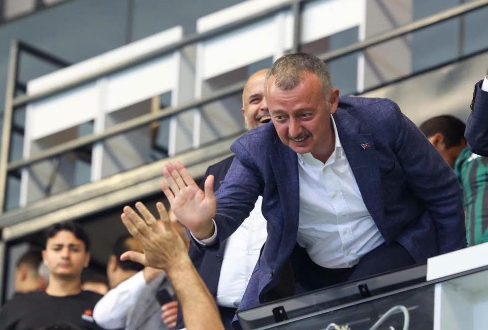 Kocaeli Büyükşehir Belediye Başkanı Tahir Büyükakın, Süper Lig’in 2. haftasında