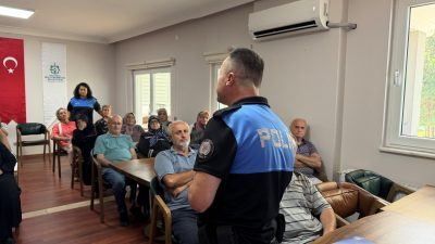 Kocaeli Büyükşehir Belediyesi, 65 yaş üstü vatandaşları dijital dünyanın yanı