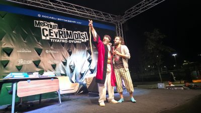 Kocaeli Büyükşehir Belediyesi’nin “Kütüphanemde Tiyatro Arası” etkinlikleri kapsamında sahnelenen “Mecnun