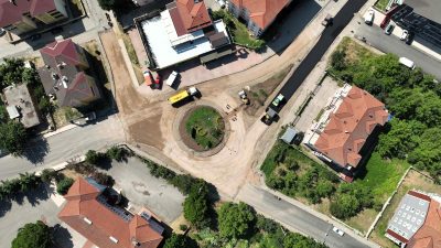 Kocaeli Büyükşehir Belediyesi, Gölcük’ün Çiftlik Mahallesi’nde sürdürdüğü üstyapı yenileme çalışmalarına