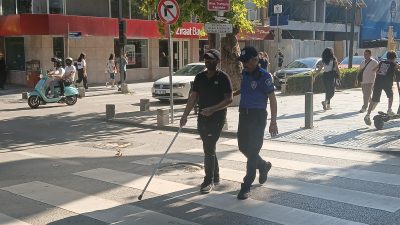Kocaeli Büyükşehir Belediyesi Zabıta Dairesi Başkanlığı ekipleri, İzmit Cumhuriyet Bulvarı
