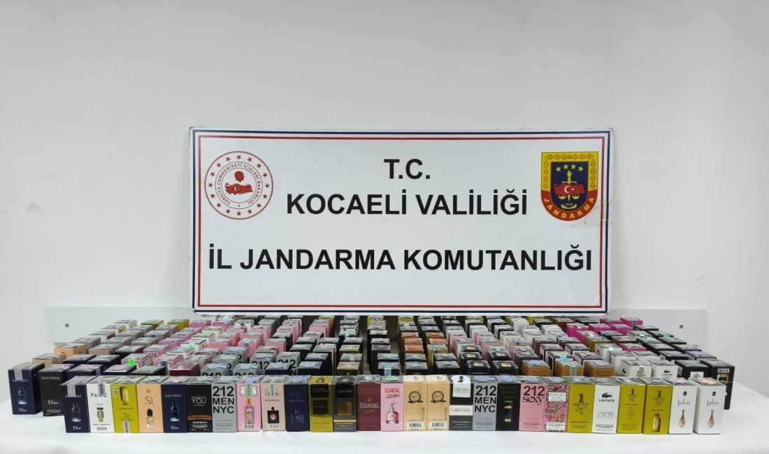 Kocaeli’nin Dilovası ilçesinde jandarma ekiplerince durdurulan araçta, piyasa değeri yaklaşık