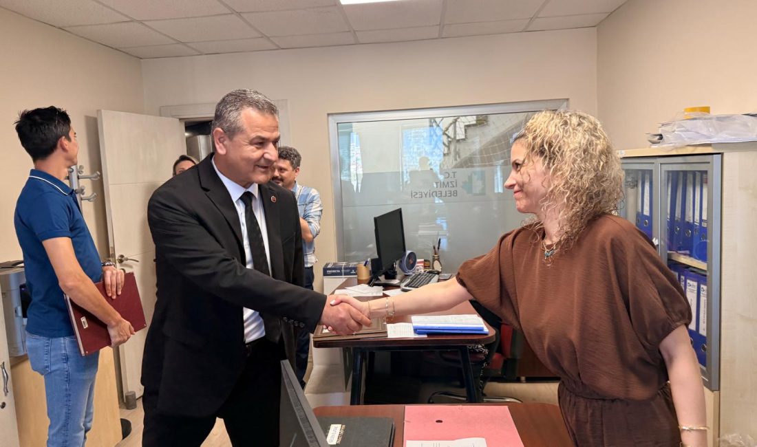 İzmit Belediyesi Başkanvekili Lütfü Obuz, belediye personeliyle bir araya gelerek