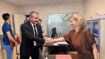 İzmit Belediyesi Başkanvekili Lütfü Obuz, belediye personeliyle bir araya gelerek