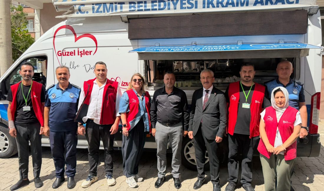 İzmit Belediyesi, Çayırköy Camii’nde Cuma Namazı sonrası cemaate kek ve