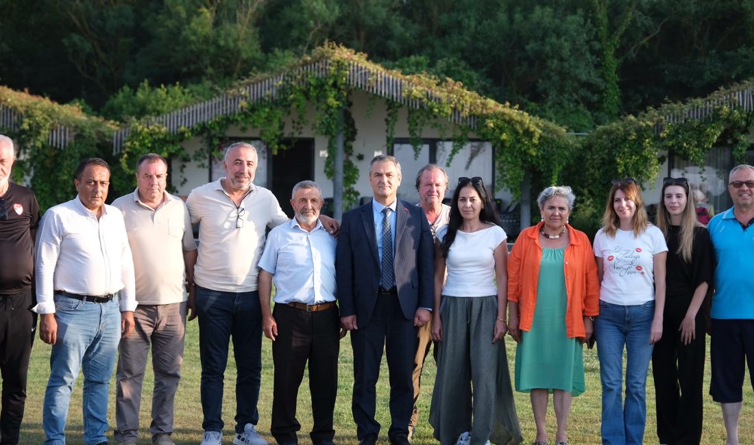 İzmit Belediyesi, kent genelinde görev yapan mahalle muhtarlarını Sarısu Gençlik