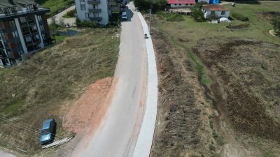 İzmit Belediyesi Fen İşleri Müdürlüğü ekipleri, Gündoğdu Mahallesi Akgüneş Sokak’ta