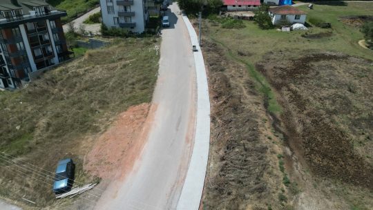 İzmit Belediyesi Fen İşleri Müdürlüğü ekipleri, Gündoğdu Mahallesi Akgüneş Sokak’ta