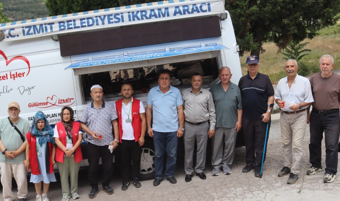 İzmit Belediyesi’nin her hafta farklı bir camide gerçekleştirdiği Cuma namazı