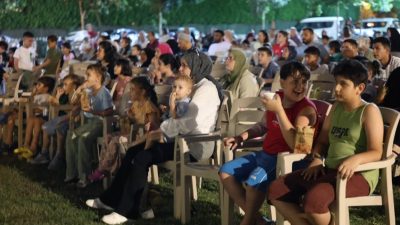 Kartepe Belediyesi’nin düzenlediği Açık Hava Sinema Geceleri, vatandaşları yaz akşamlarında