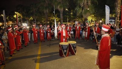 Körfez Belediyesi tarafından düzenlenen yaz etkinlikleri, kültür ve sanat programlarıyla